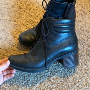 Clarks black ankle boot / booties